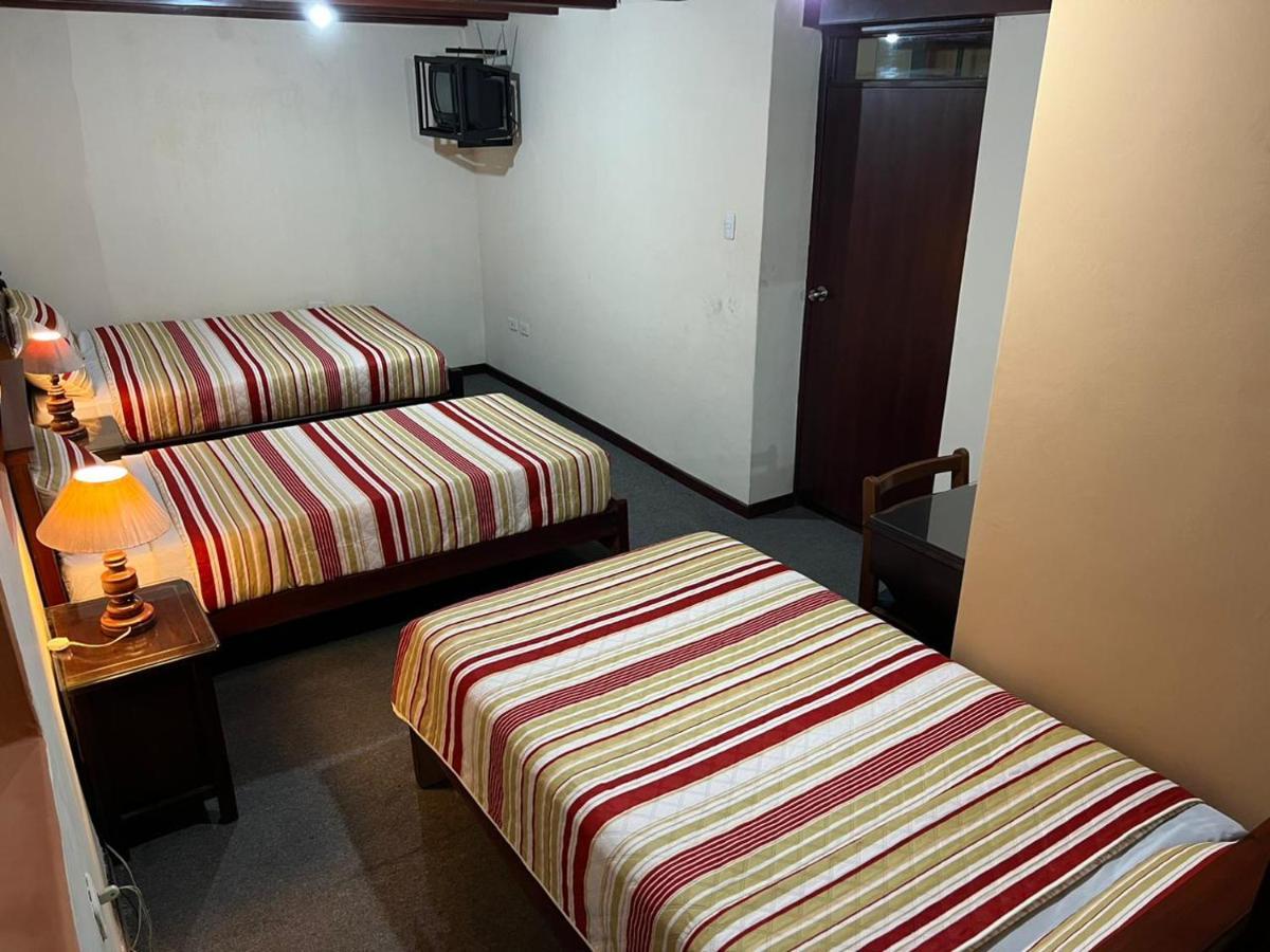 Hostal Victoria Quito Exterior photo