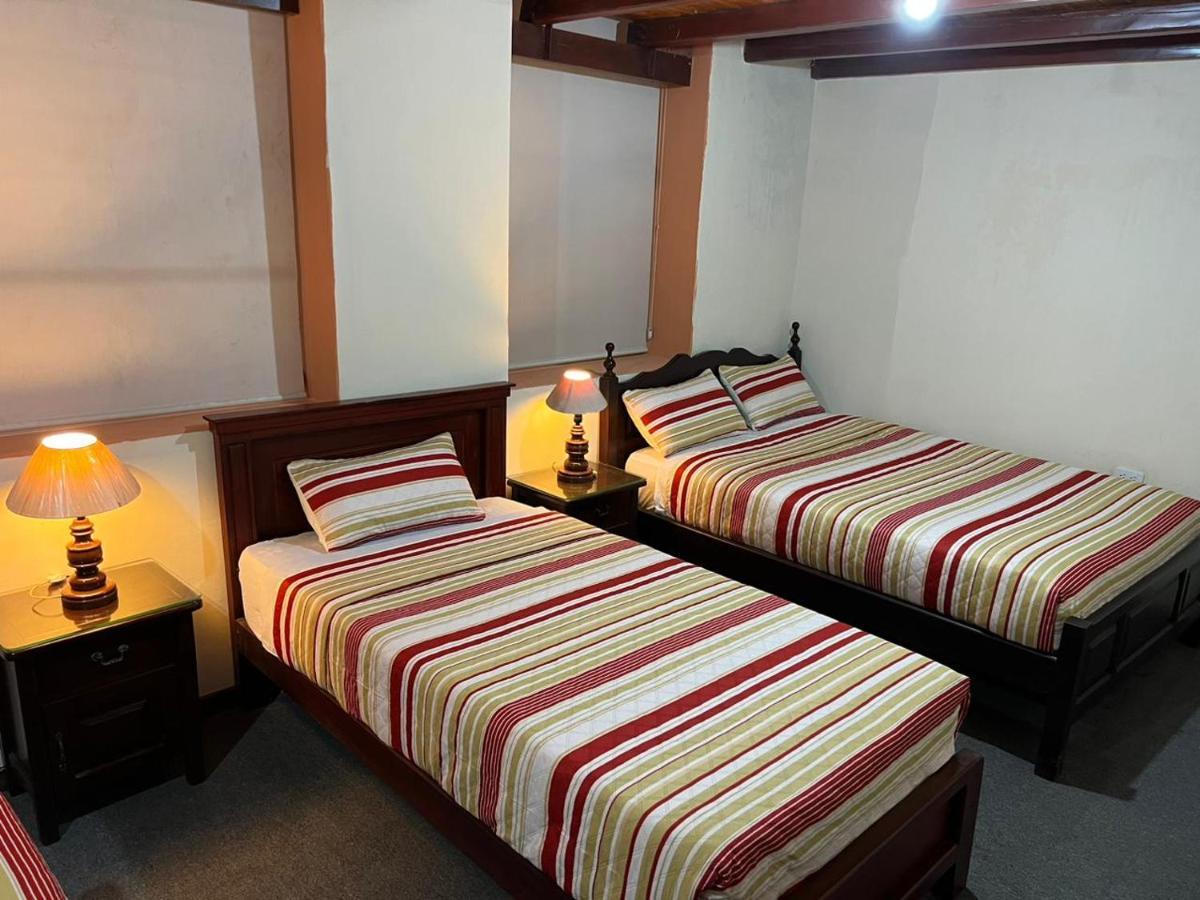 Hostal Victoria Quito Exterior photo