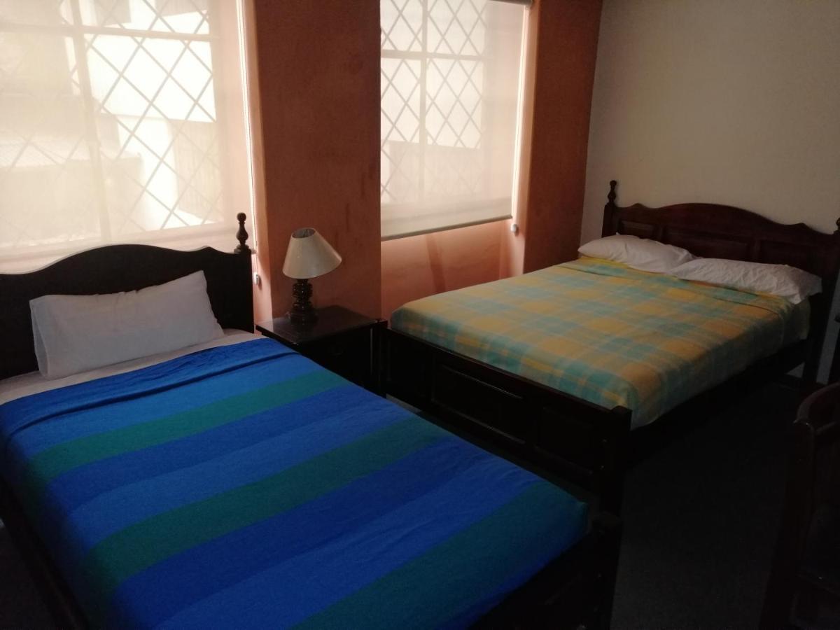 Hostal Victoria Quito Exterior photo