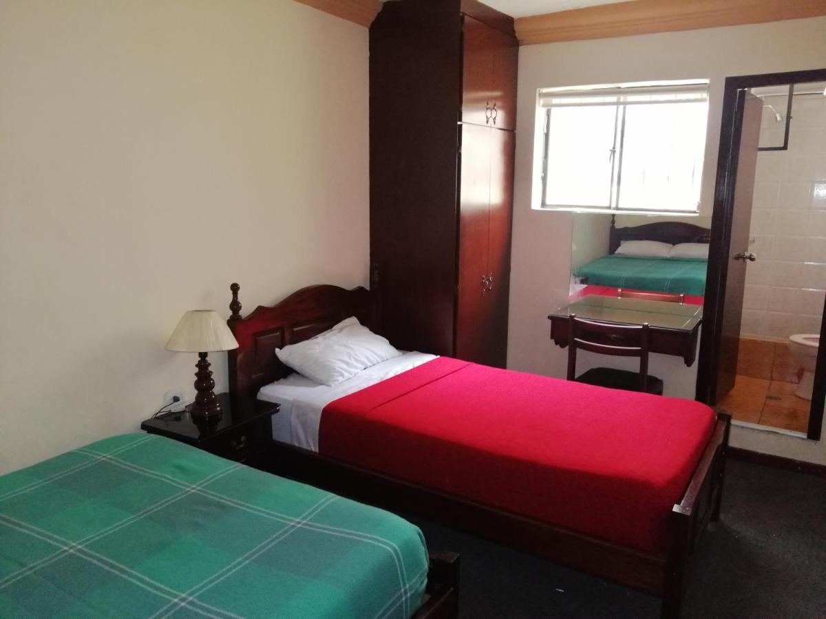 Hostal Victoria Quito Exterior photo