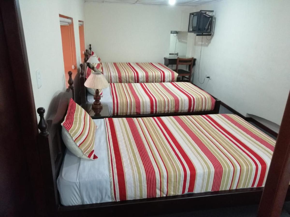 Hostal Victoria Quito Exterior photo