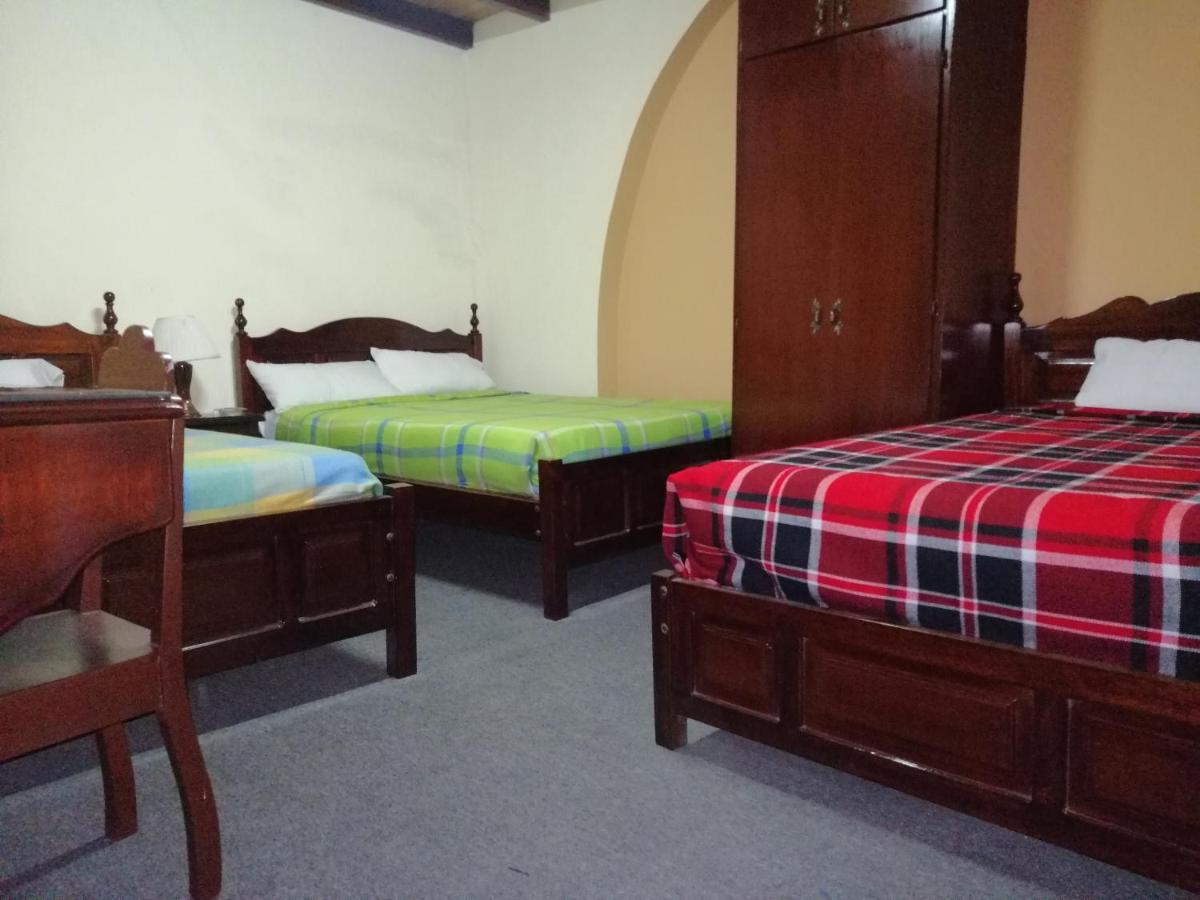 Hostal Victoria Quito Exterior photo