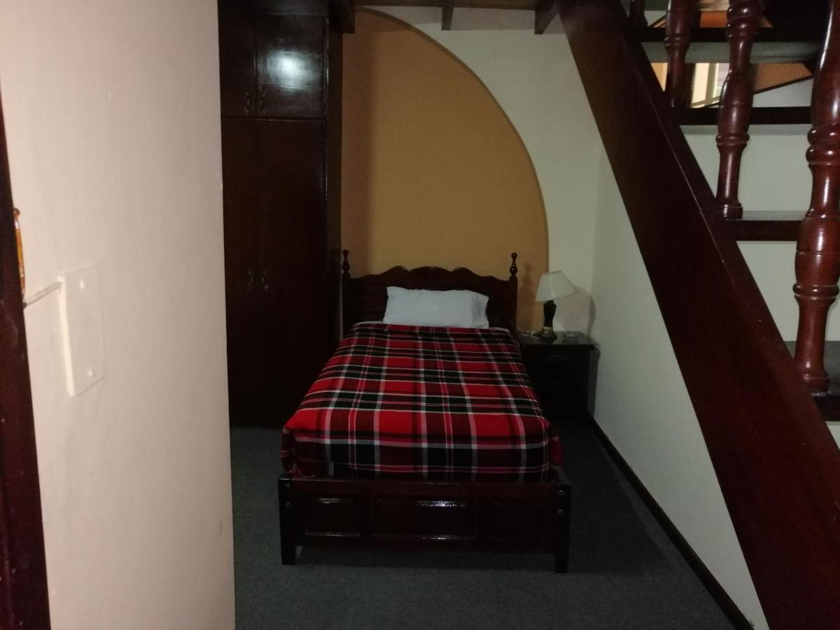Hostal Victoria Quito Exterior photo
