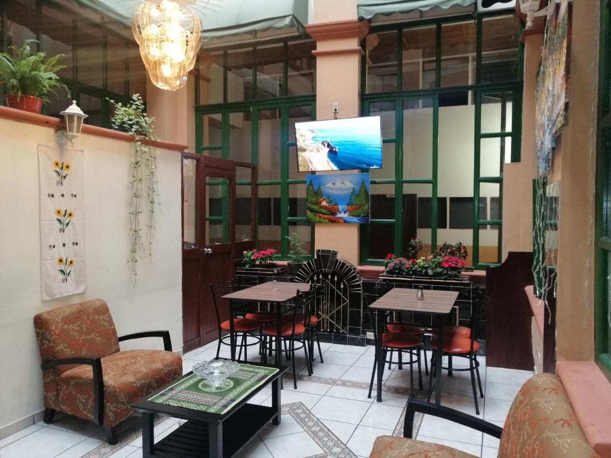 Hostal Victoria Quito Exterior photo