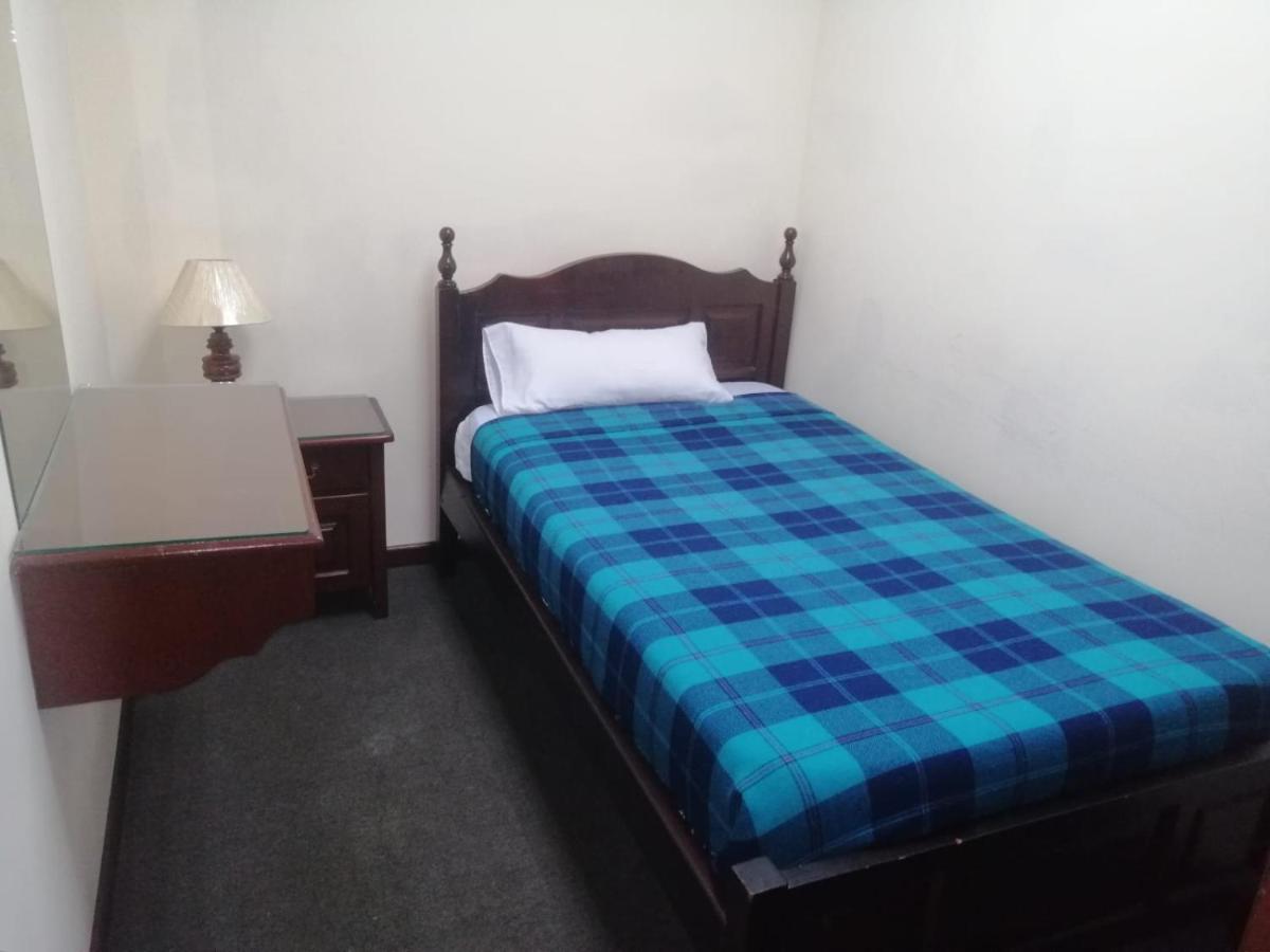 Hostal Victoria Quito Exterior photo